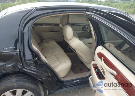 2004 Lincoln Town Car Signature из США, поврежденный, VIN 1LNHM81W54Y633721